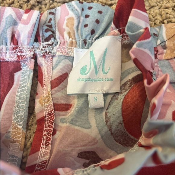 “ Shop The Mint”Get Their Attention Pink Floral Top | Size Small - Picture 3 of 6